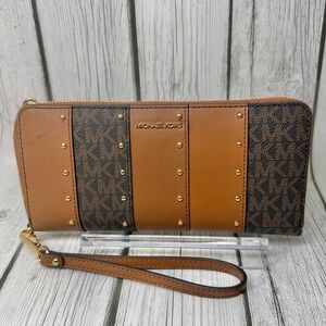 BRAND NEW Michael Kors Large Studded Patchwork and Signature Continental Wallet